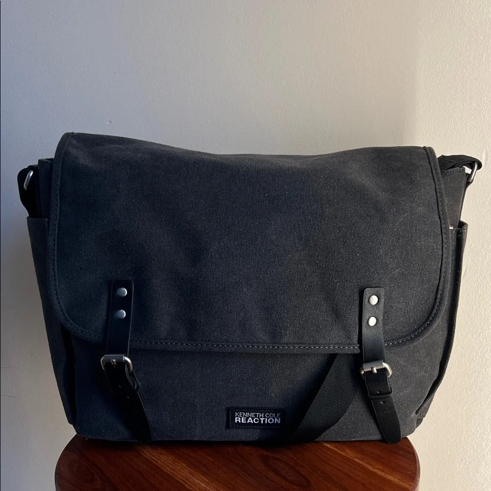 Kenneth Cole Reaction Charcoal Messenger Bag